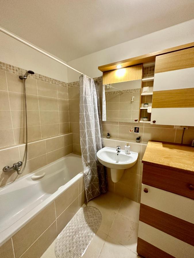 Central Apartment With Balcony Budapeste Exterior foto