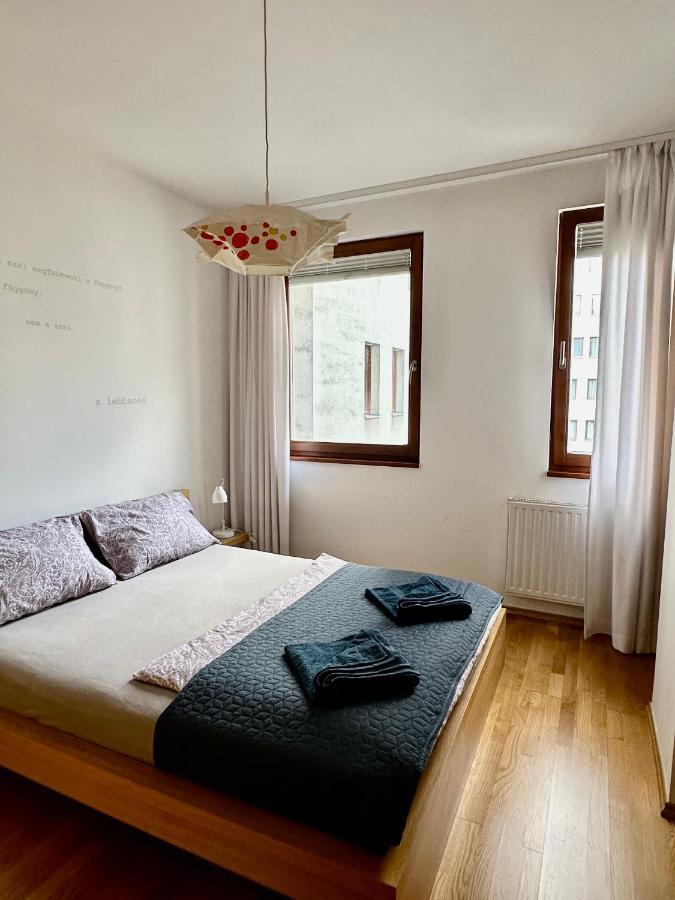 Central Apartment With Balcony Budapeste Exterior foto