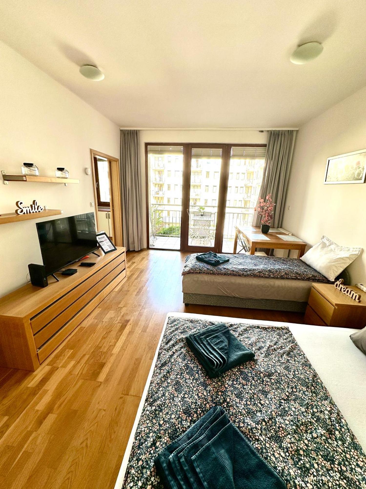 Central Apartment With Balcony Budapeste Exterior foto