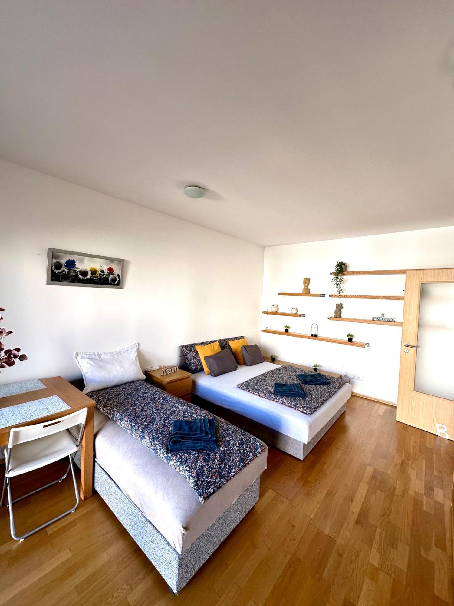 Central Apartment With Balcony Budapeste Exterior foto