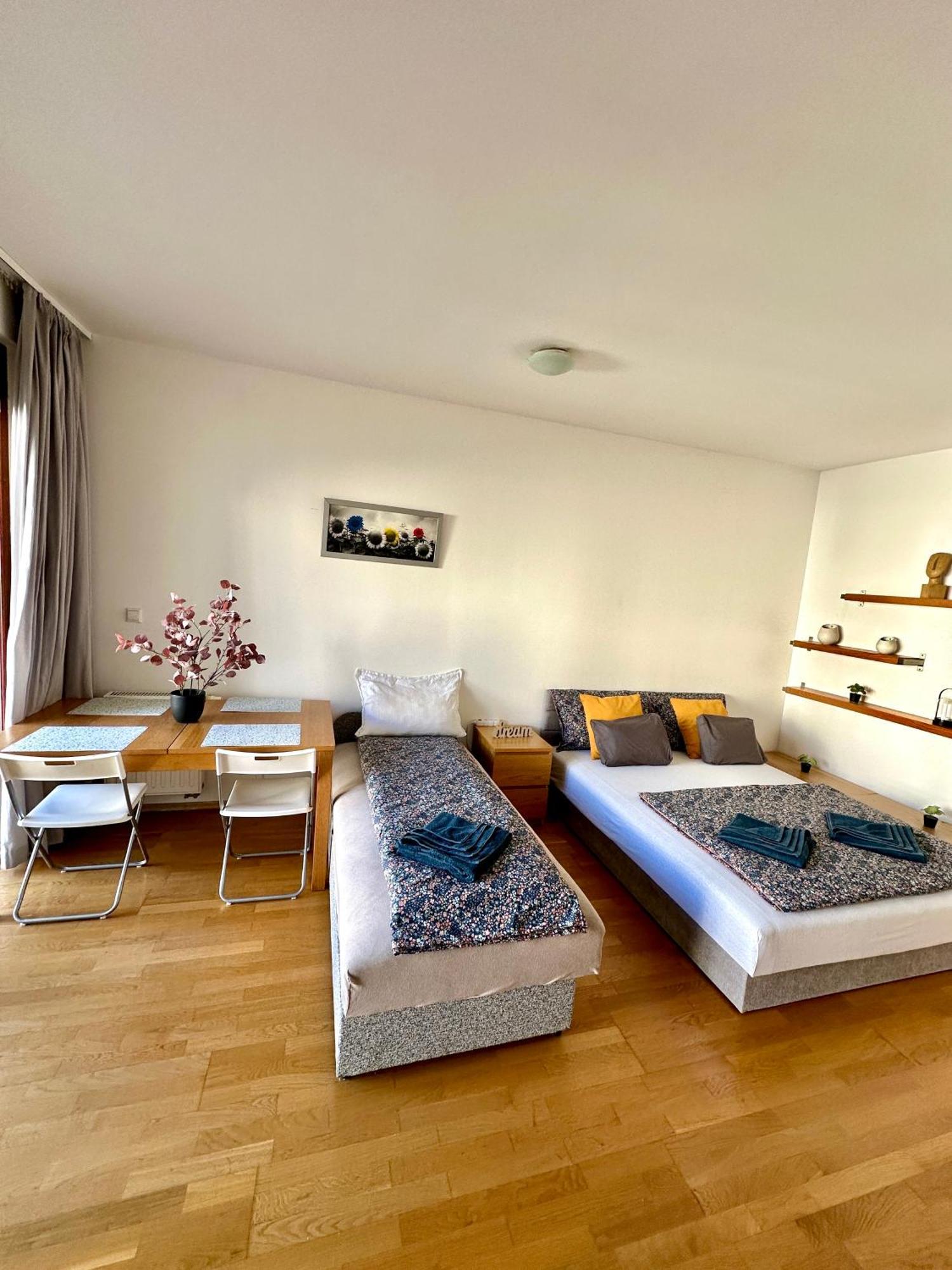 Central Apartment With Balcony Budapeste Exterior foto