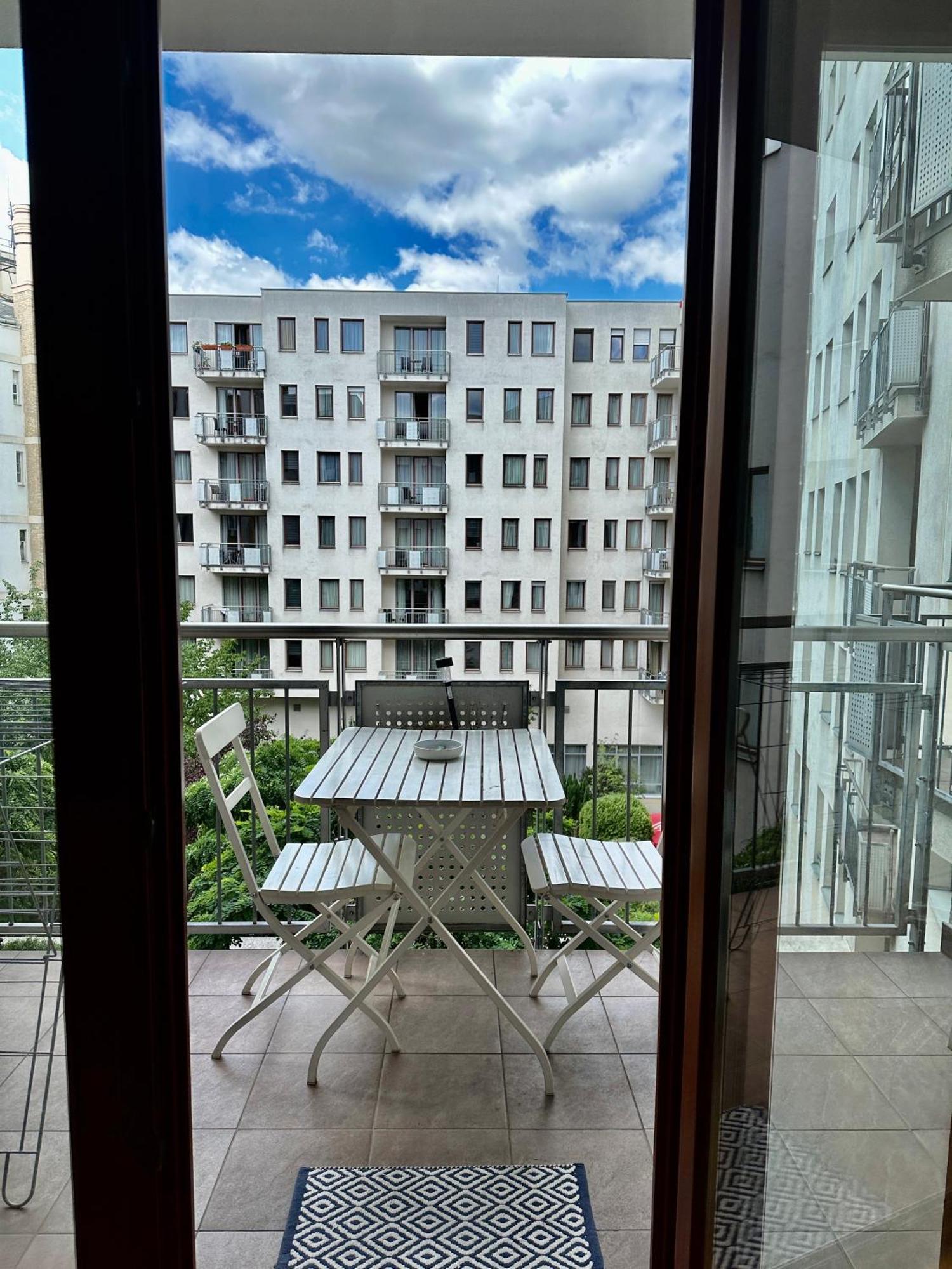 Central Apartment With Balcony Budapeste Exterior foto