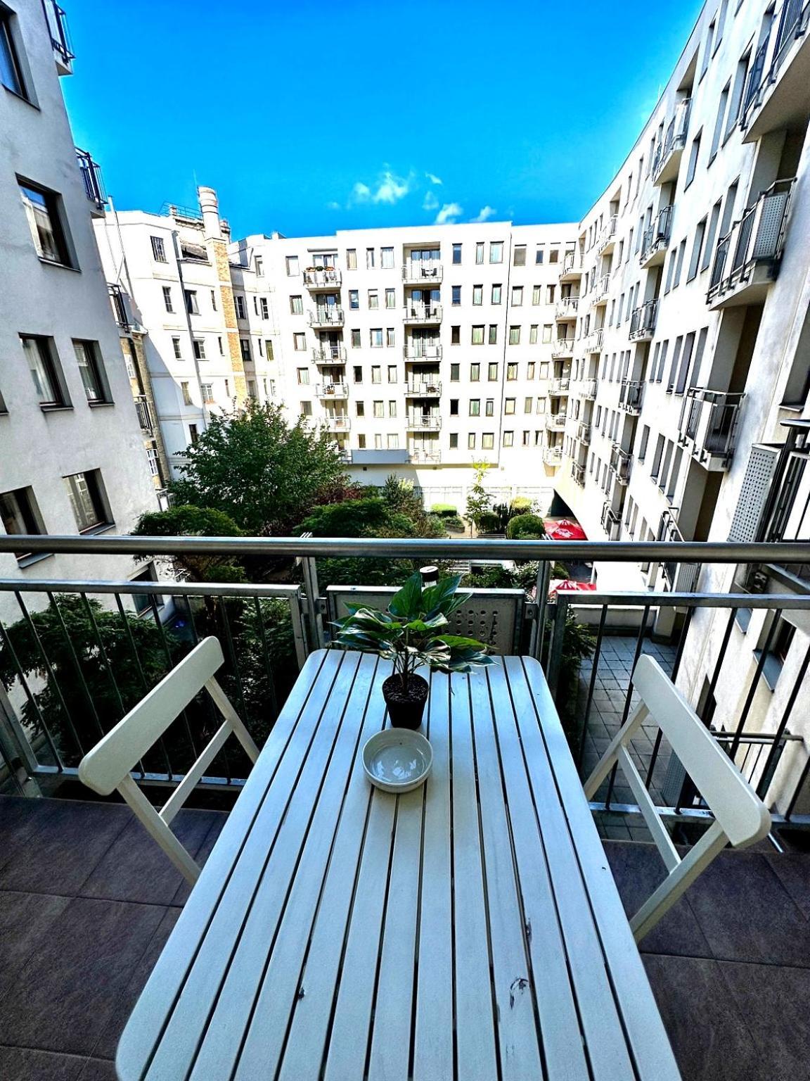Central Apartment With Balcony Budapeste Exterior foto